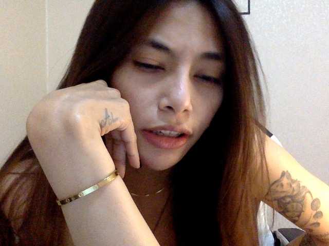 Flowgirll live cam on BongaCams