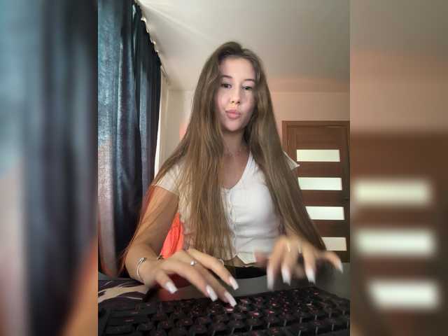 ViolettaBloom live cam on BongaCams