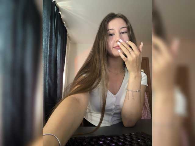 ViolettaBloom live cam on BongaCams
