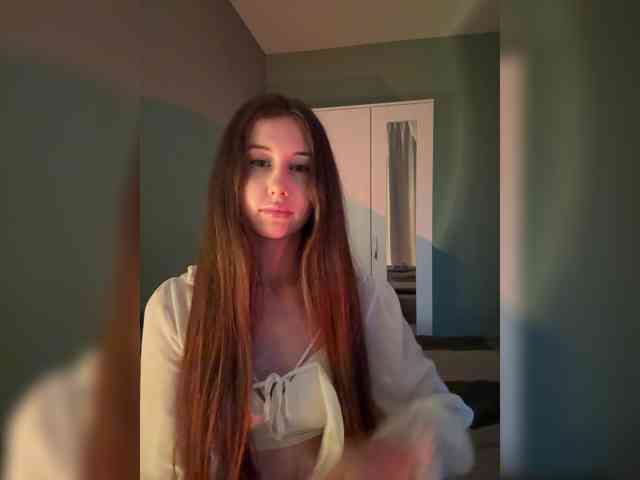 ViolettaBloom webcam