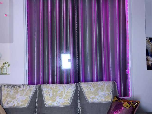 olivia-wey live cam on BongaCams