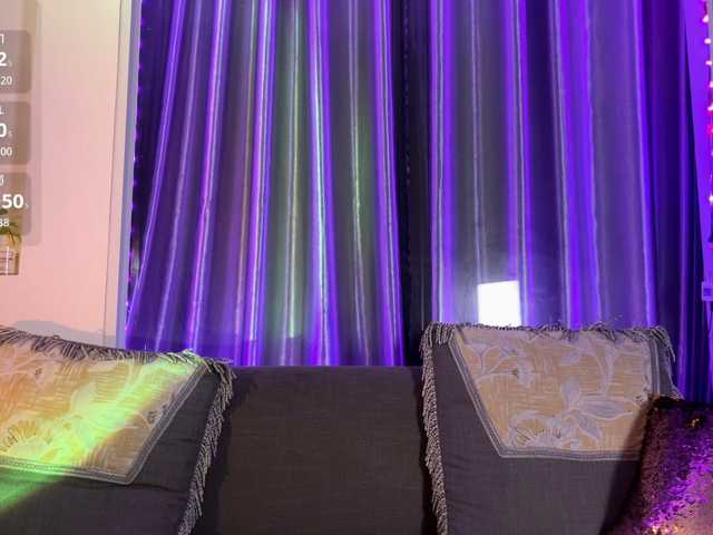 olivia-wey live cam on BongaCams