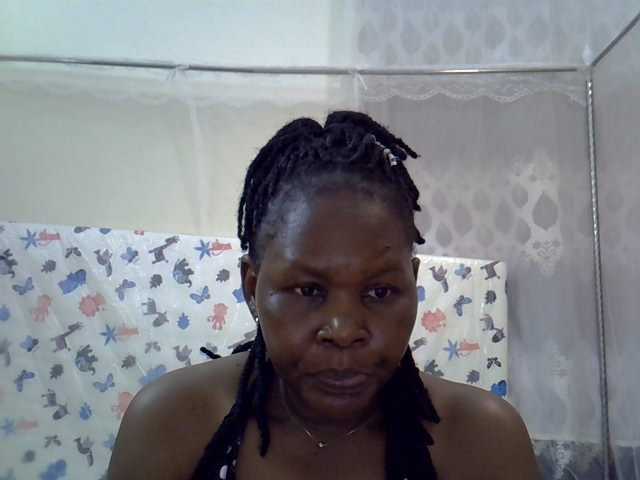 Queen3slim live cam on BongaCams