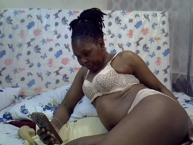 Queen3slim live cam on BongaCams