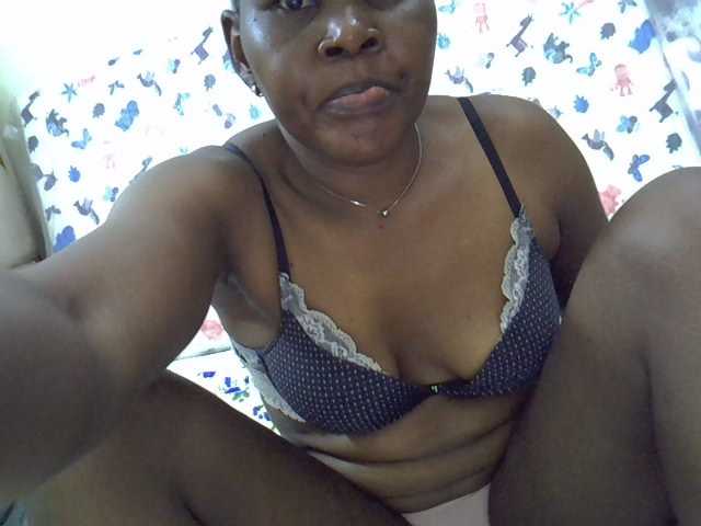 Queen3slim live cam on BongaCams
