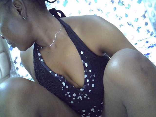 Queen3slim, live now on BongaCams