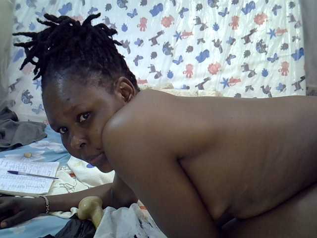 Queen3slim live cam on BongaCams