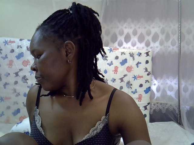 Queen3slim live cam on BongaCams