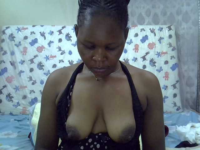 le modèle Queen3slim est en webcam porno dans un show sur le site bongacams, il possède les tags suivants: Ebony,Brunette,Hairy