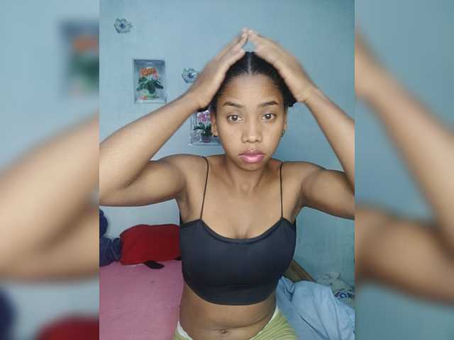 Elynah07 live cam on BongaCams