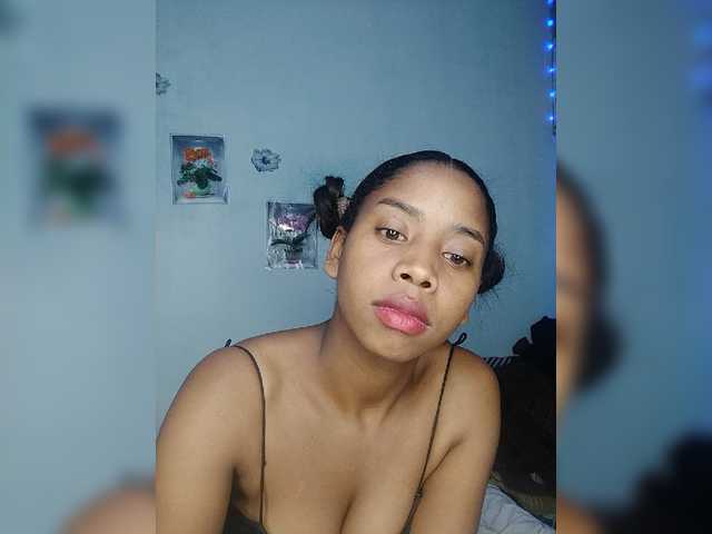Elynah07 live cam on BongaCams