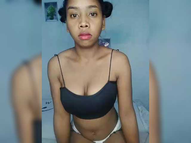 Elynah07 live cam on BongaCams