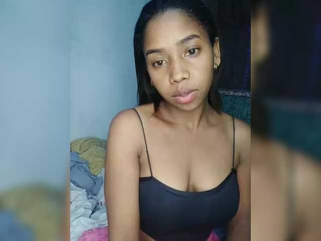 Elynah07 live cam on BongaCams