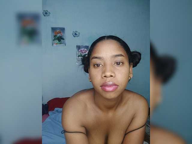 Elynah07 live cam on BongaCams