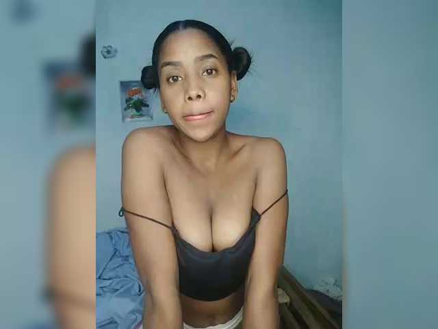 Elynah07 live cam on BongaCams