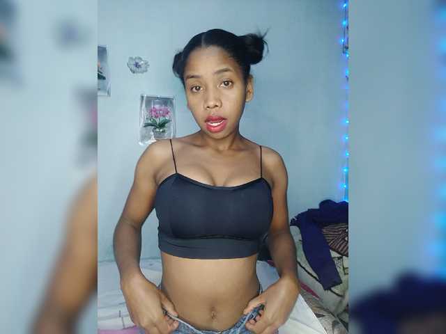 Elynah07 live cam on BongaCams