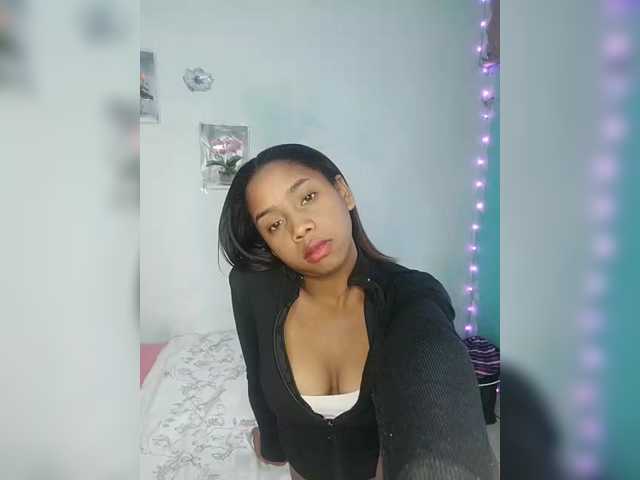 Elynah07 live cam on BongaCams