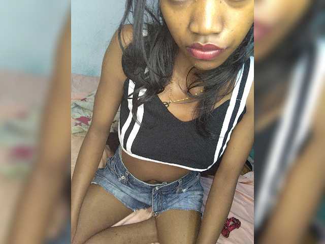 Elynah07 live cam on BongaCams