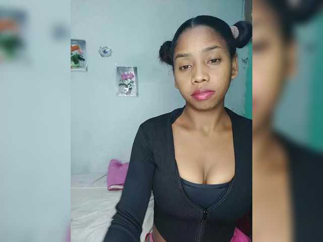 Elynah07 live cam on BongaCams