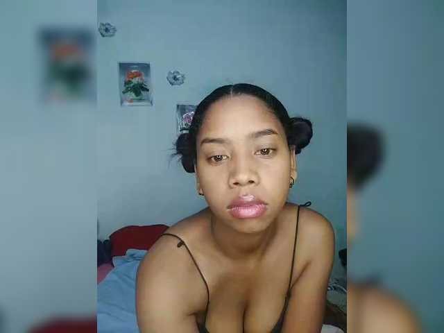 Elynah07 live cam on BongaCams