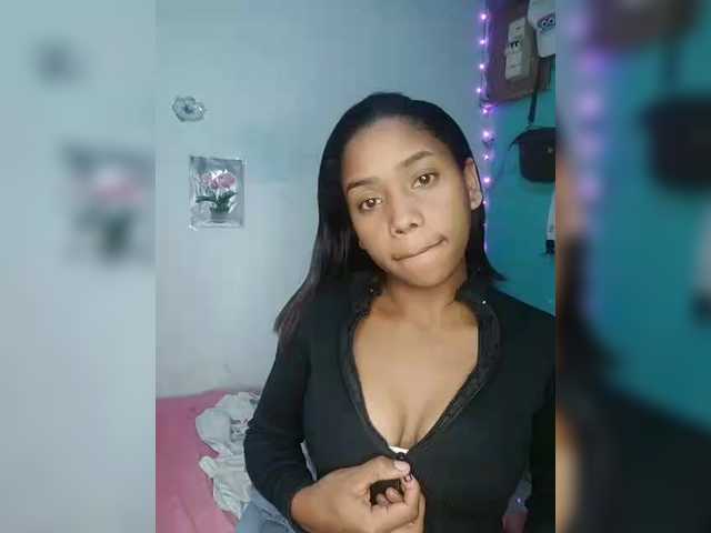 Elynah07 live cam on BongaCams
