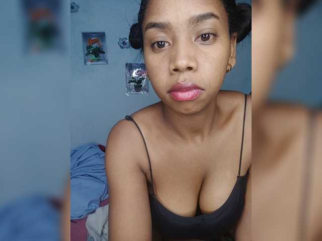 Elynah07 live cam on BongaCams