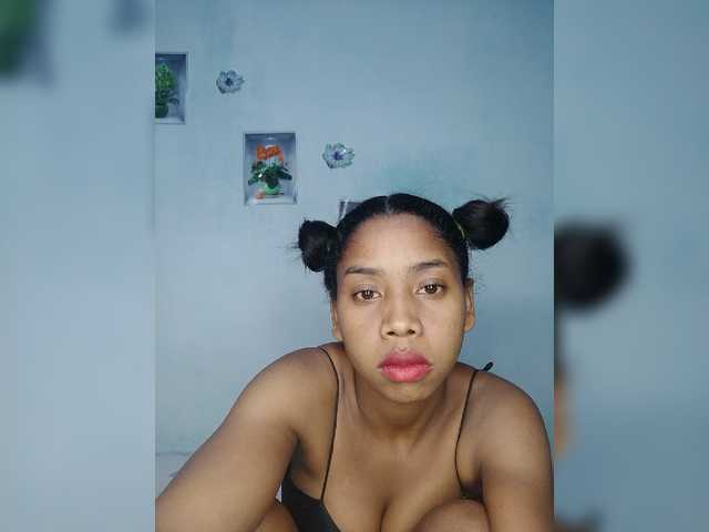 Elynah07 live cam on BongaCams