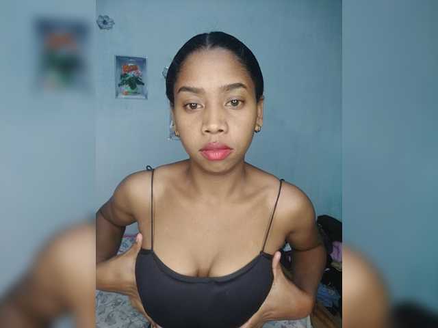 Elynah07 live cam on BongaCams