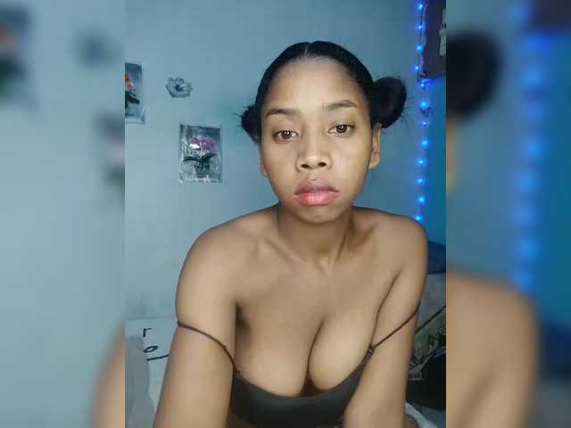 Elynah07 live cam on BongaCams