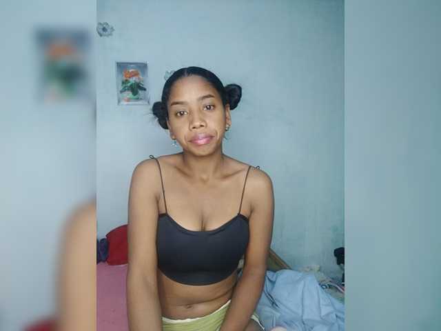 Elynah07 live cam on BongaCams