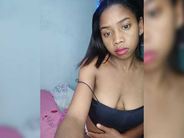 Elynah07 live cam on BongaCams