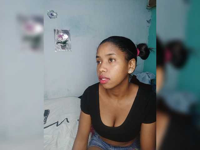 Elynah07 live cam on BongaCams