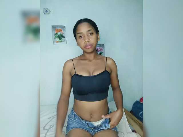 Elynah07 live cam on BongaCams
