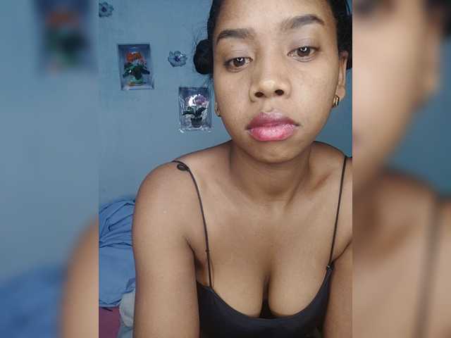 Elynah07 live cam on BongaCams