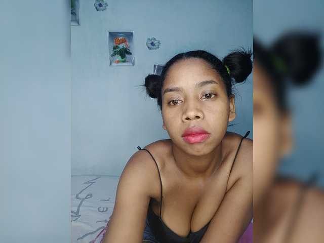 Elynah07 live cam on BongaCams