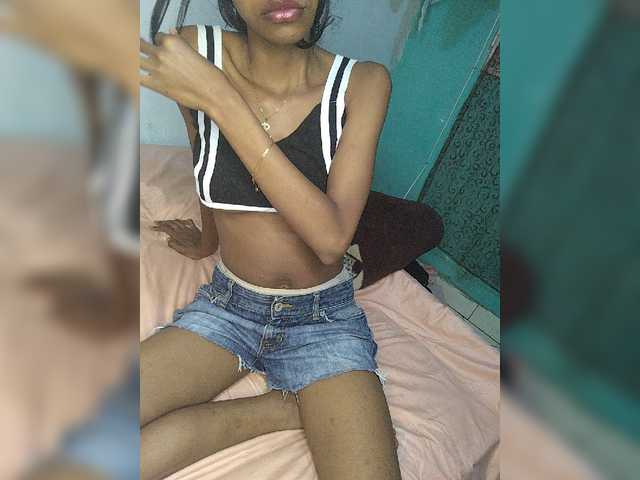 Elynah07 live cam preview