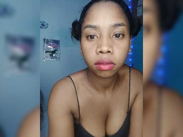 Elynah07 live cam on BongaCams