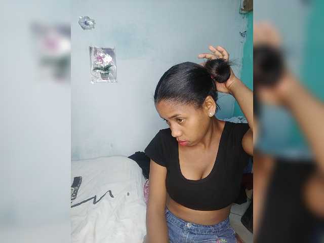 Elynah07 live cam on BongaCams
