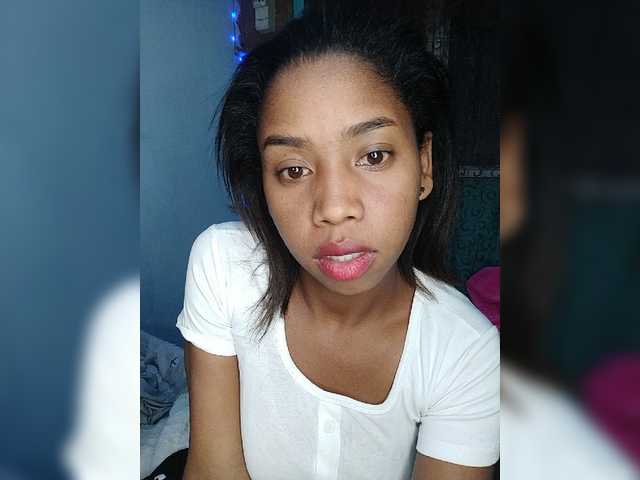 Elynah07 live cam on BongaCams