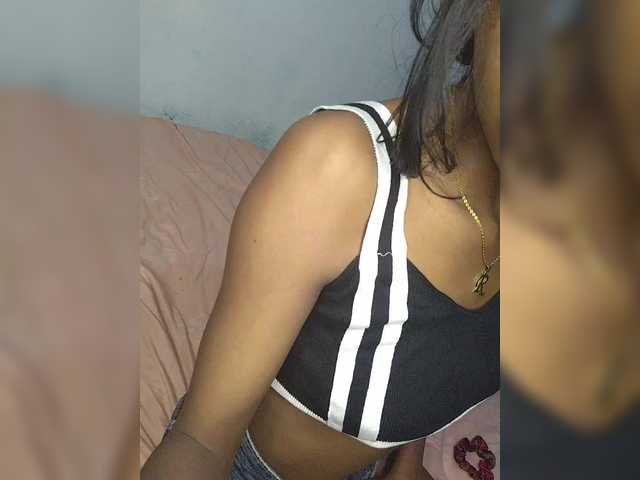 Elynah07 live cam on BongaCams