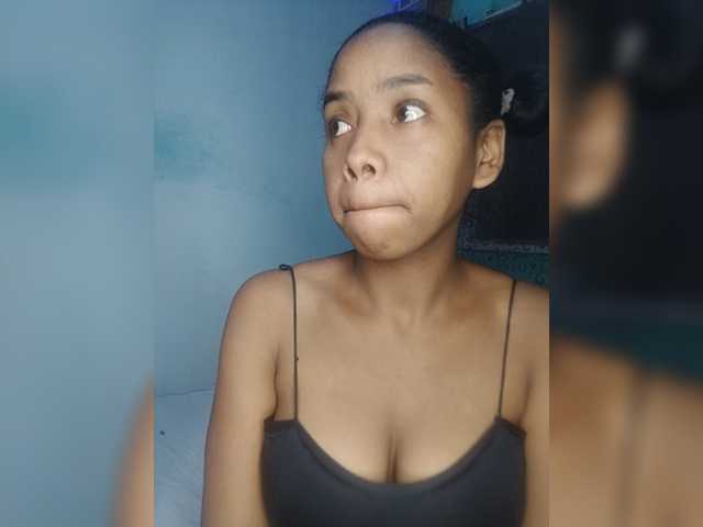 Elynah07 live cam on BongaCams