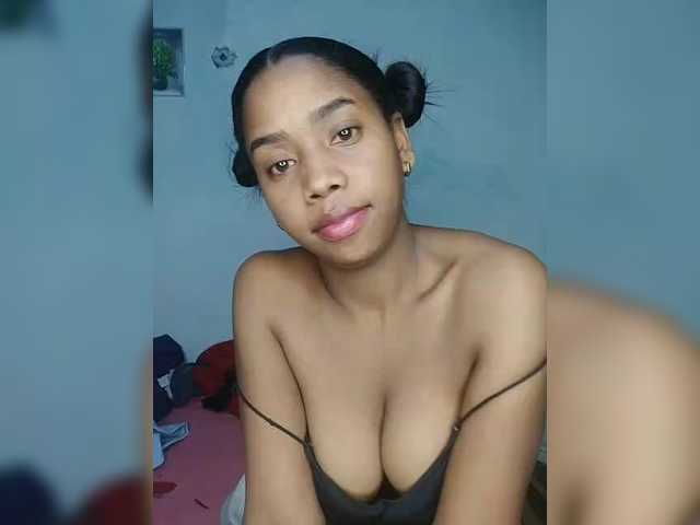 Elynah07 live cam on BongaCams