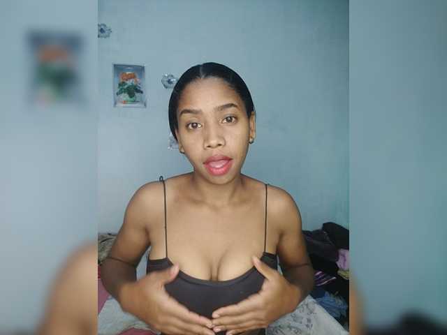 Elynah07 live cam on BongaCams