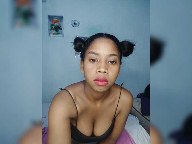 Elynah07 live cam on BongaCams