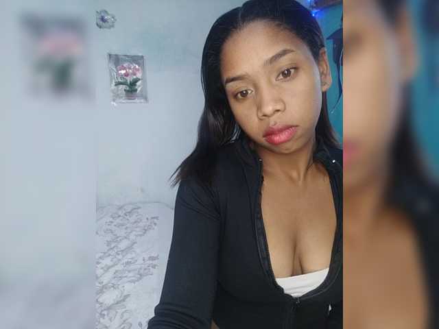 Elynah07 live cam on BongaCams