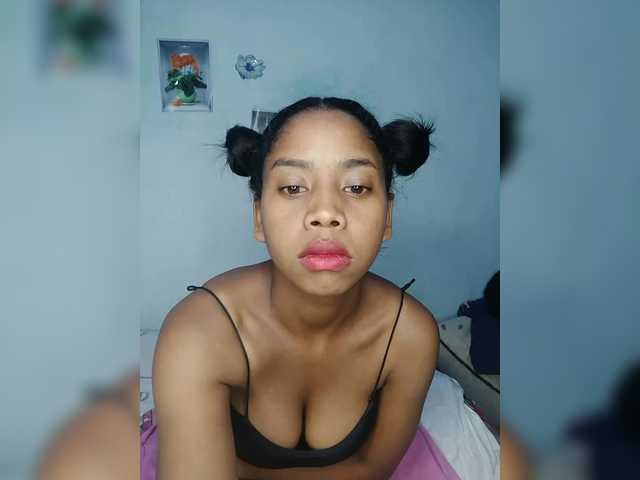 Elynah07 live cam on BongaCams