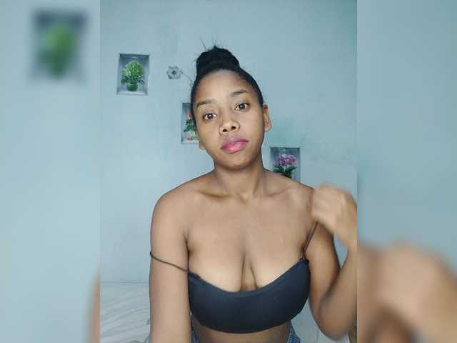 Elynah07 live cam on BongaCams