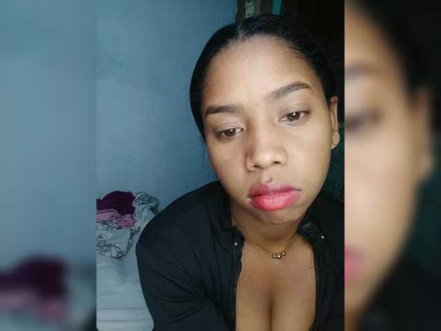 Elynah07 live cam on BongaCams