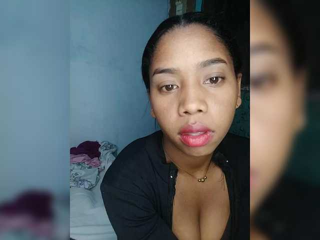 Elynah07 live cam on BongaCams