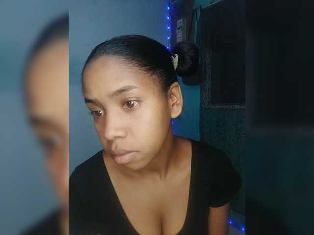 Elynah07 live cam on BongaCams